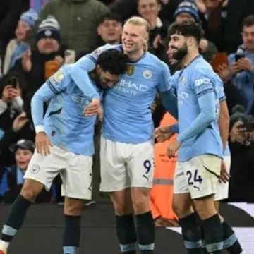 الإعلان عن حكم قمة مانشستر سيتي وآرسنال في الدوري الإنجليزي